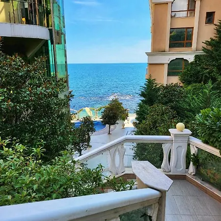 Elegantz Lamer Apartment Varna
