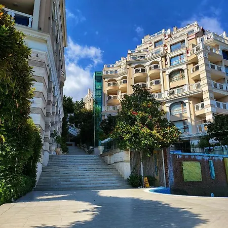 Elegantz Lamer Апартаменты Варна